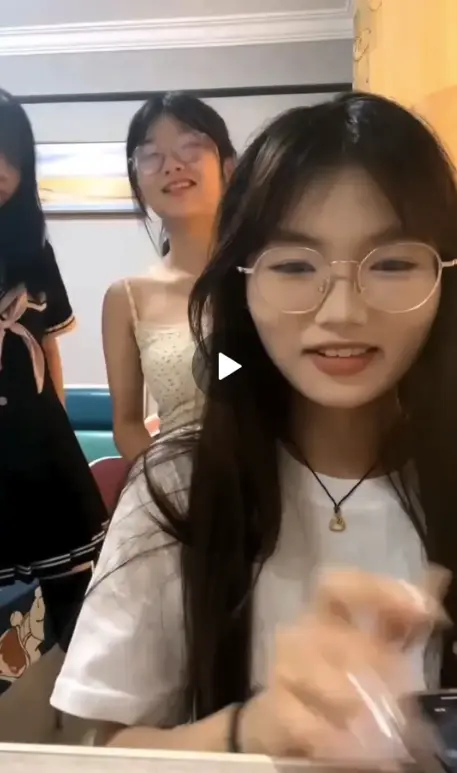 《困困兔》相关资源图片