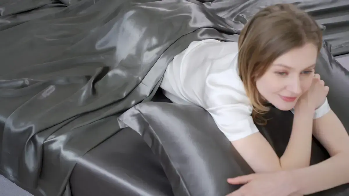 《SILK》相关资源图片