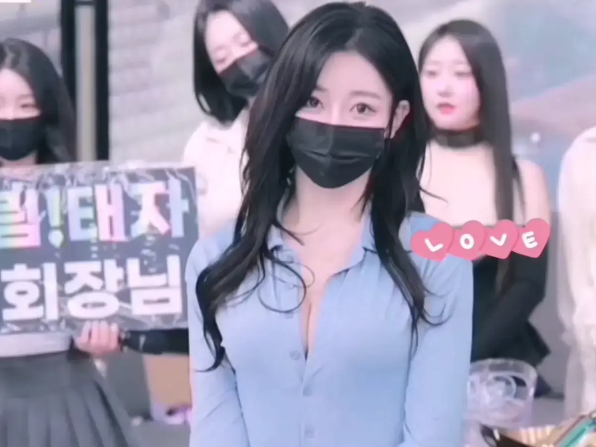 《BJ女团全员卸甲小黑屋》<br />
《韩国BJ舞团》相关资源图片