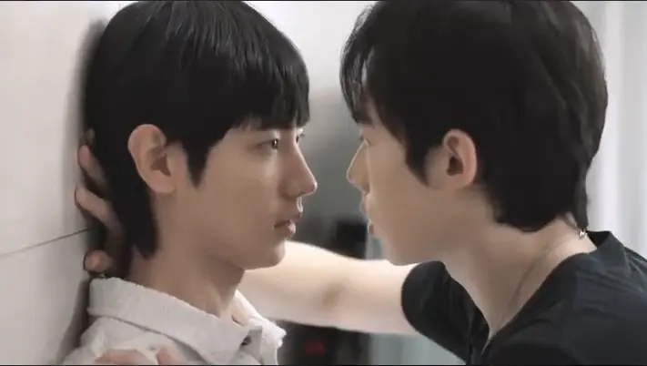 《触手可及之前》相关资源图片