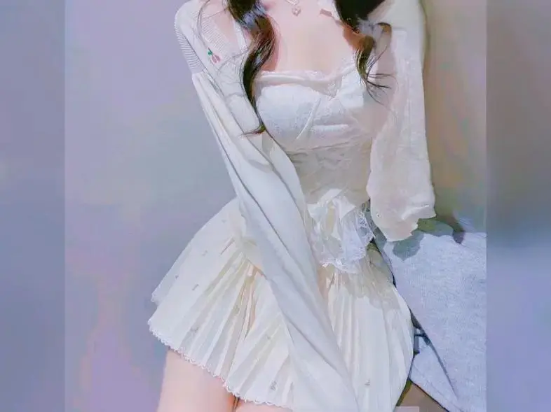 《绯红小猫》相关资源图片